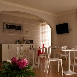 Hotel Lux